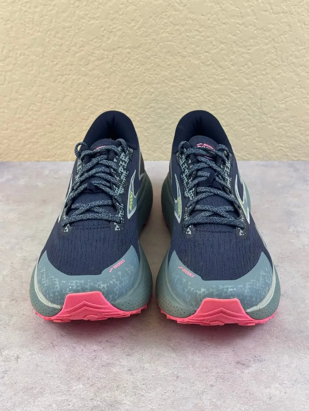 Brooks Divide 5 Trail Running Shoes Womens 9.5 B (Medium) Blue Pink Lace Up